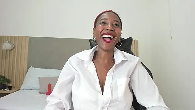 coral15  online show from November 15, 2025, 7:54 pm