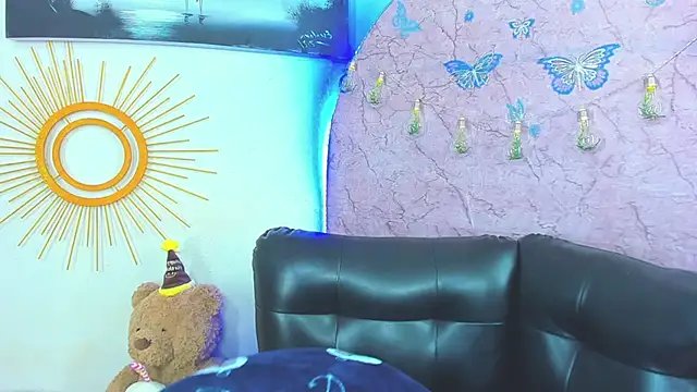 Snapshot of christopher_Hot chatting on April 28, 2026, 3:00 am christopher Hot online show from April 28, 2026, 3:00 am