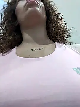 Snapshot of roxyrougee chatting on November 11, 2025, 4:18 pm roxyrougee online show from November 11, 2025, 4:18 pm