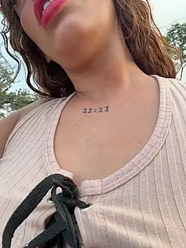 Snapshot of roxyrougee chatting on February 19, 2026, 10:50 pm roxyrougee online show from February 19, 2026, 10:50 pm