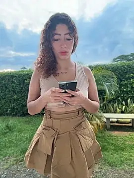 Snapshot of roxyrougee chatting on May 5, 2026, 10:45 am roxyrougee online show from May 5, 2026, 10:45 am