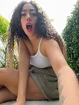 Snapshot of roxyrougee chatting on May 7, 2026, 2:44 pm roxyrougee online show from May 7, 2026, 2:44 pm
