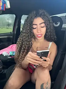 Snapshot of roxyrougee chatting on May 15, 2026, 11:17 am roxyrougee online show from May 15, 2026, 11:17 am