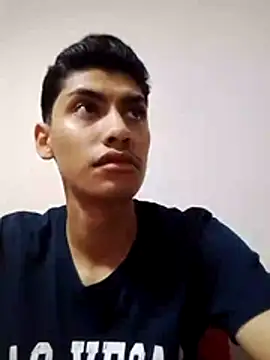 aispuro8505 online show from December 5, 2025, 5:38 am