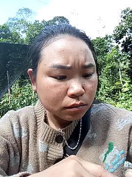 may-squirl online show from November 7, 2025, 2:22 am