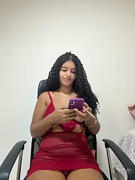 Snapshot of larajuli chatting on February 24, 2026, 12:19 am larajuli online show from February 24, 2026, 12:19 am