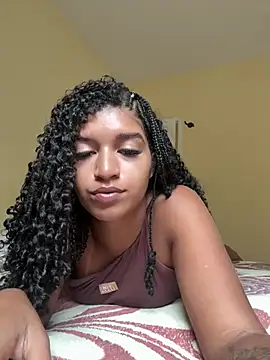 Snapshot of larajuli chatting on March 23, 2026, 6:12 pm larajuli online show from March 23, 2026, 6:12 pm