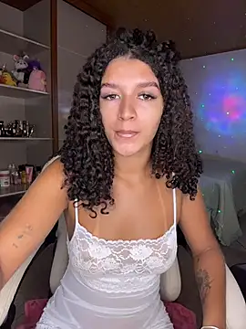 Snapshot of larajuli chatting on May 31, 2026, 5:42 pm larajuli online show from May 31, 2026, 5:42 pm