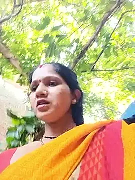 Snapshot of Jooli_xx chatting on September 22, 2025, 11:01 am Jooli xx online show from September 22, 2025, 11:01 am