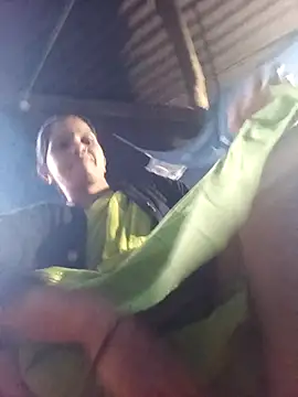 Snapshot of Jooli_xx chatting on October 10, 2025, 12:15 pm Jooli xx online show from October 10, 2025, 12:15 pm