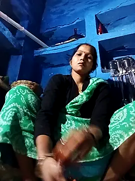 Snapshot of Jooli_xx chatting on October 12, 2025, 12:31 am Jooli xx online show from October 12, 2025, 12:31 am