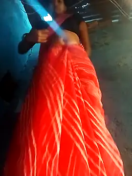 Snapshot of Jooli_xx chatting on October 27, 2025, 3:32 am Jooli xx online show from October 27, 2025, 3:32 am