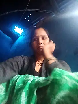 Snapshot of Jooli_xx chatting on October 28, 2025, 3:32 am Jooli xx online show from October 28, 2025, 3:32 am