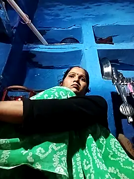 Snapshot of Jooli_xx chatting on October 30, 2025, 12:39 pm Jooli xx online show from October 30, 2025, 12:39 pm