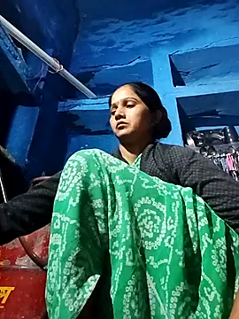 Snapshot of Jooli_xx chatting on November 2, 2025, 2:03 am Jooli xx online show from November 2, 2025, 2:03 am