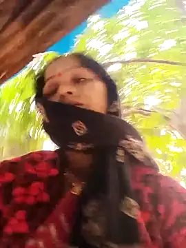 Snapshot of Jooli_xx chatting on November 10, 2025, 1:37 am Jooli xx online show from November 10, 2025, 1:37 am