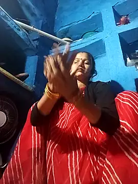 Snapshot of Jooli_xx chatting on November 26, 2025, 11:39 pm Jooli xx online show from November 26, 2025, 11:39 pm