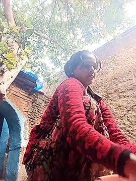 Jooli xx online show from February 19, 2026, 3:24 am