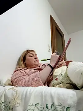 LiluLiluLilu online show from March 4, 2026, 6:14 pm