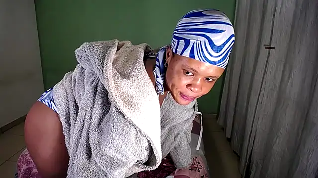 Snapshot of BendMeOverXX chatting on December 14, 2025, 9:52 pm BendMeOverXX online show from December 14, 2025, 9:52 pm