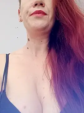 Snapshot of Lillyhana69 chatting on June 15, 2026, 10:06 am Lillyhana69 online show from June 15, 2026, 10:06 am