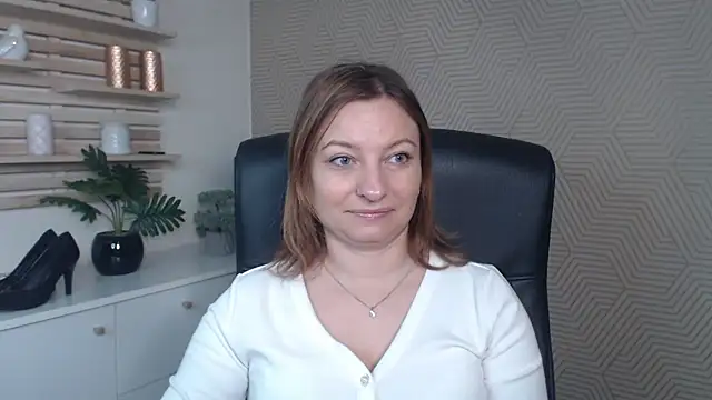 angelaSamt online show from December 2, 2025, 6:41 am