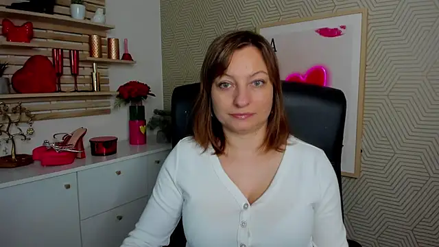 angelaSamt online show from April 8, 2026, 5:29 am