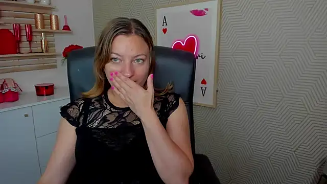 angelaSamt online show from July 6, 2026, 5:37 am