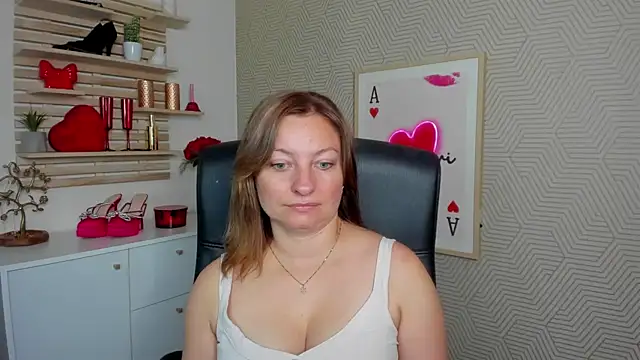 angelaSamt online show from July 16, 2026, 5:35 am