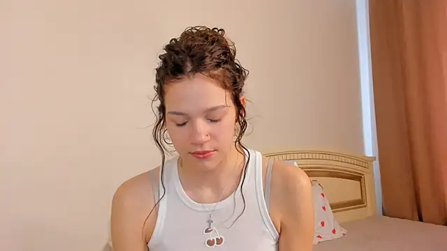 VelvetRisque online show from April 14, 2026, 6:52 am