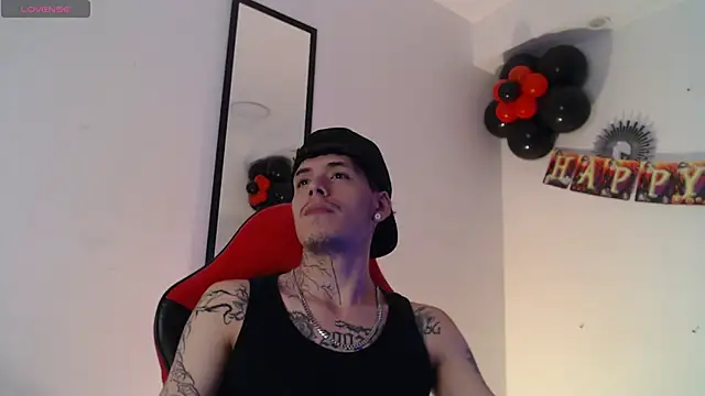 Snapshot of Anhonymus_ chatting on October 7, 2025, 10:29 pm Anhonymus online show from October 7, 2025, 10:29 pm