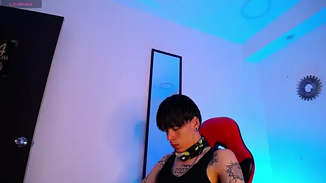 Snapshot of Anhonymus_ chatting on November 13, 2025, 3:38 am Anhonymus online show from November 13, 2025, 3:38 am