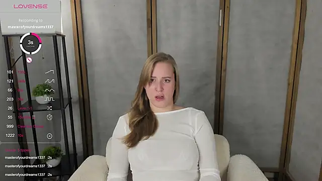 Snapshot of Alice_Cire chatting on November 21, 2025, 1:43 pm Alice Cire online show from November 21, 2025, 1:43 pm