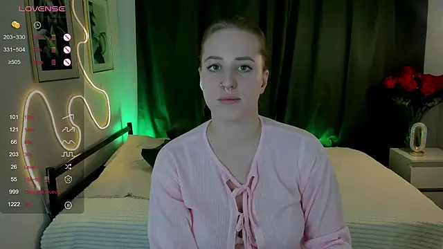 Snapshot of Alice_Cire chatting on November 22, 2025, 3:00 pm Alice Cire online show from November 22, 2025, 3:00 pm