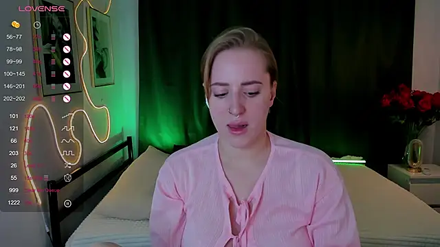 Snapshot of Alice_Cire chatting on December 3, 2025, 2:04 pm Alice Cire online show from December 3, 2025, 2:04 pm