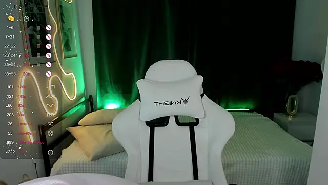 Snapshot of Alice_Cire chatting on December 15, 2025, 2:21 pm Alice Cire online show from December 15, 2025, 2:21 pm