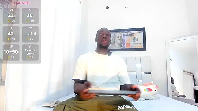 Snapshot of lucas_manzon chatting on December 5, 2025, 1:52 pm lucas manzon online show from December 5, 2025, 1:52 pm