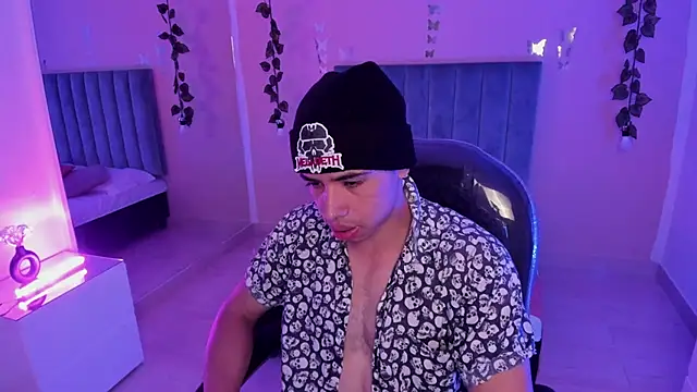 Muscle Scott online show from November 17, 2025, 12:33 pm