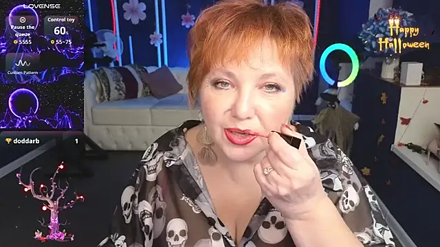 Snapshot of Kira_Kenett chatting on October 31, 2025, 3:35 pm Kira Kenett online show from October 31, 2025, 3:35 pm