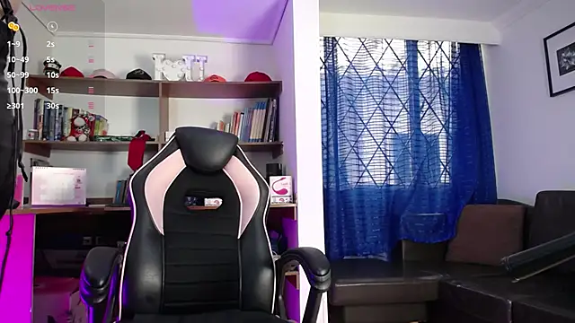 GretaVoss  online show from November 14, 2025, 7:23 pm