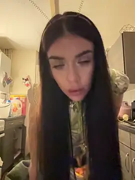 valentinalamont online show from October 31, 2025, 10:22 pm