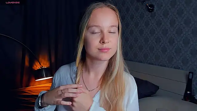 Snapshot of SoonMoor chatting on September 17, 2025, 5:14 pm SoonMoor online show from September 17, 2025, 5:14 pm