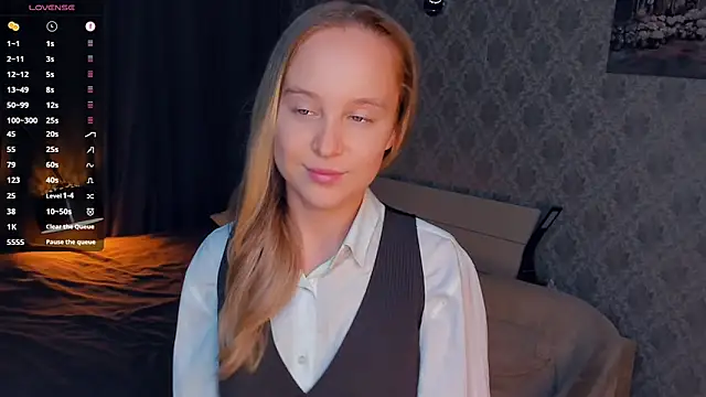 Snapshot of SoonMoor chatting on September 24, 2025, 5:16 pm SoonMoor online show from September 24, 2025, 5:16 pm