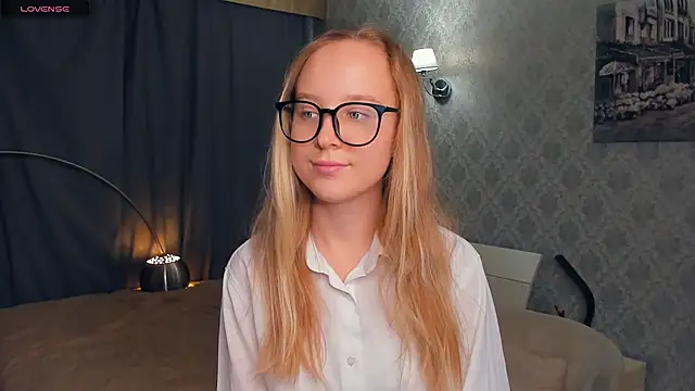 Snapshot of SoonMoor chatting on October 27, 2025, 7:07 pm SoonMoor online show from October 27, 2025, 7:07 pm