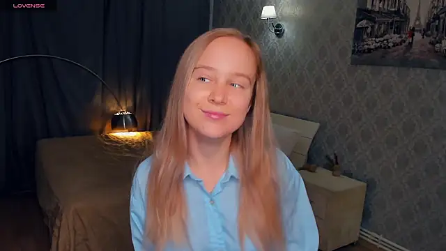 Snapshot of SoonMoor chatting on November 1, 2025, 6:43 pm SoonMoor online show from November 1, 2025, 6:43 pm