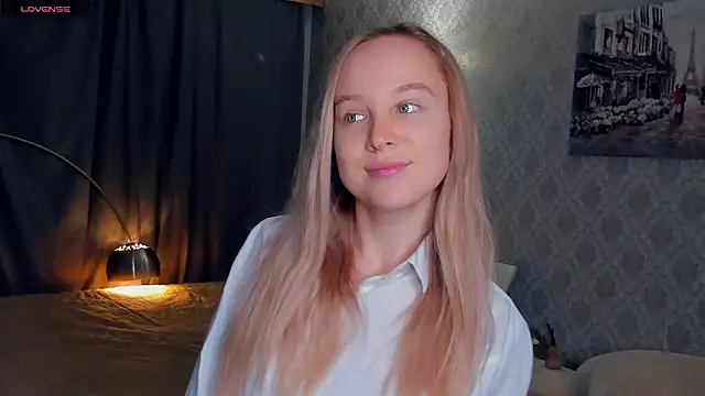 Snapshot of SoonMoor chatting on November 4, 2025, 7:02 pm SoonMoor online show from November 4, 2025, 7:02 pm