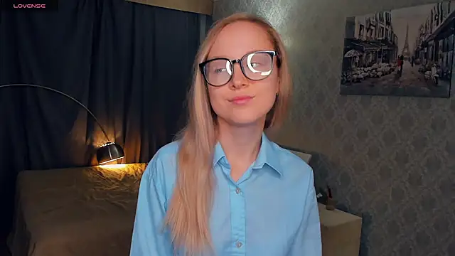 Snapshot of SoonMoor chatting on November 6, 2025, 6:42 pm SoonMoor online show from November 6, 2025, 6:42 pm