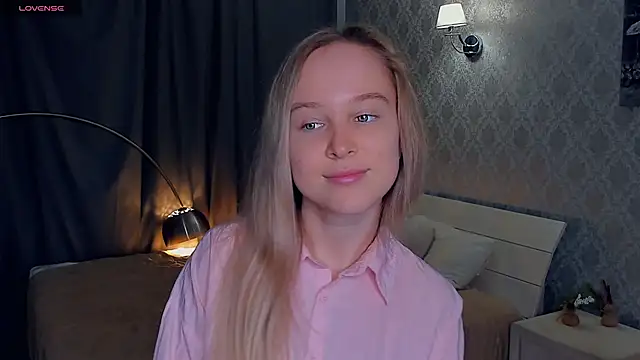 Snapshot of SoonMoor chatting on November 11, 2025, 6:30 pm SoonMoor online show from November 11, 2025, 6:30 pm