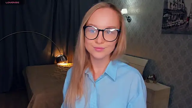 Snapshot of SoonMoor chatting on November 14, 2025, 6:17 pm SoonMoor online show from November 14, 2025, 6:17 pm