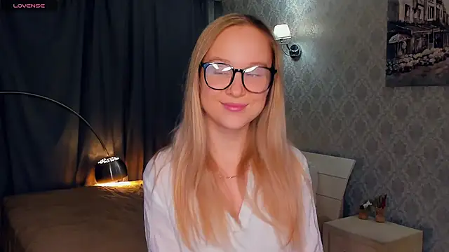 Snapshot of SoonMoor chatting on November 15, 2025, 6:59 pm SoonMoor online show from November 15, 2025, 6:59 pm